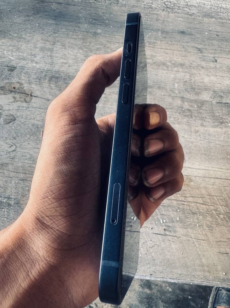 Apple iPhone 13 1