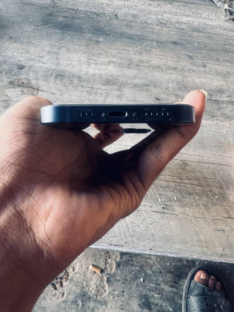 Apple iPhone 13 2
