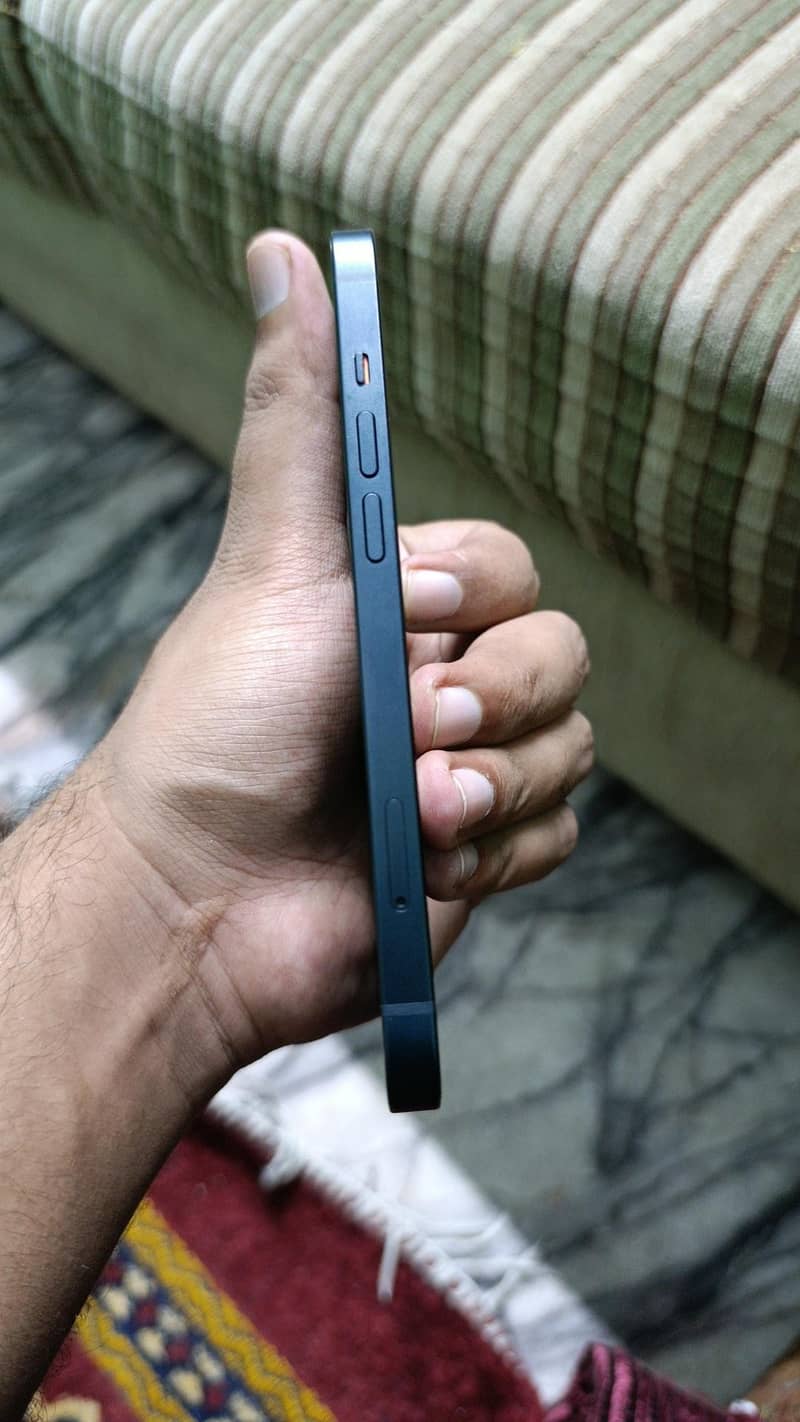 Apple iPhone 13 2