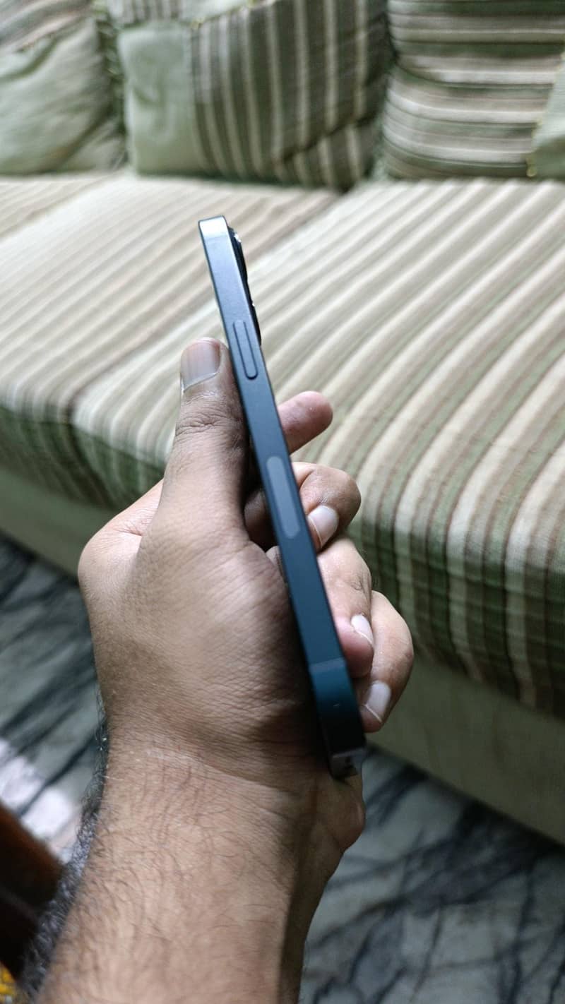 Apple iPhone 13 4