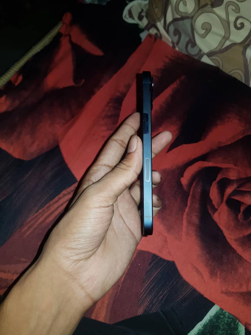 Apple iPhone 13 1