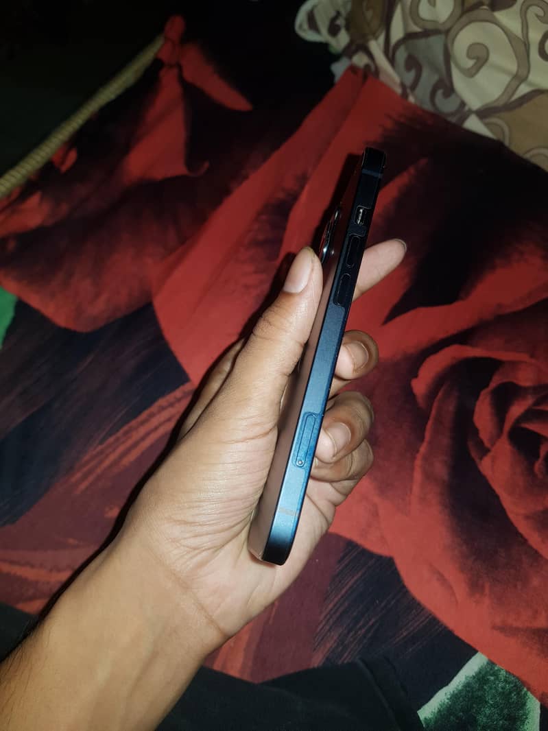 Apple iPhone 13 2