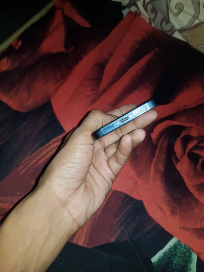 Apple iPhone 13 4