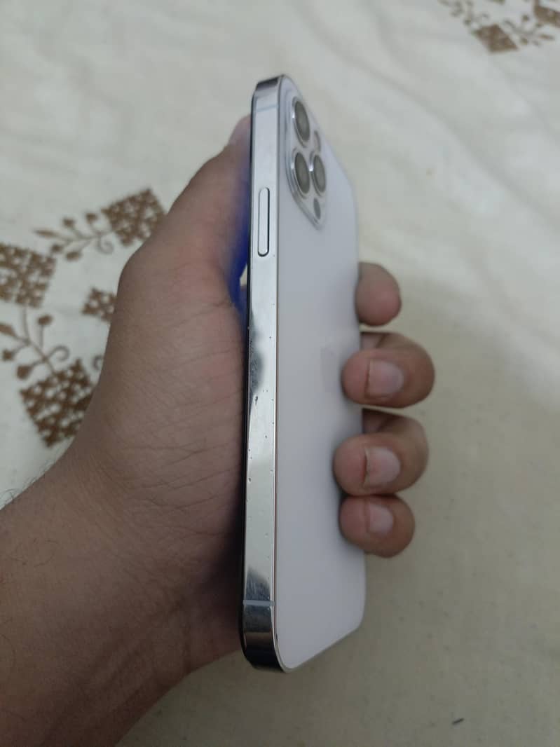 iphone 12pro 4