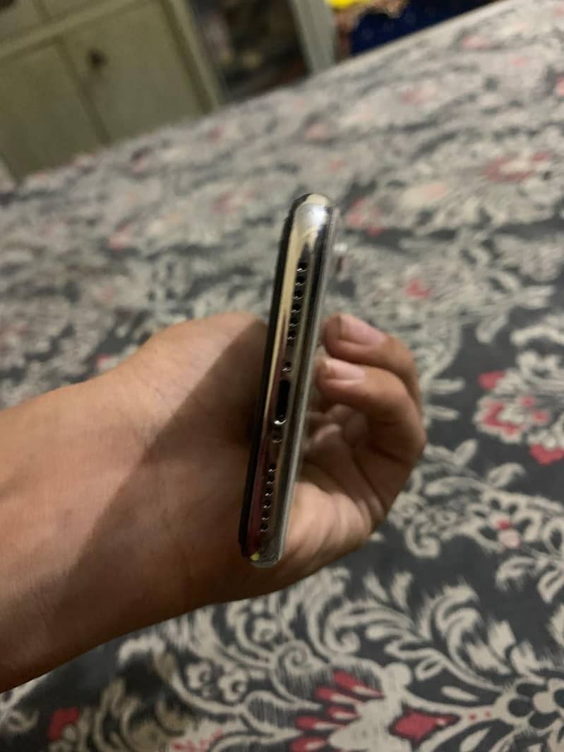 Apple iPhone X 3