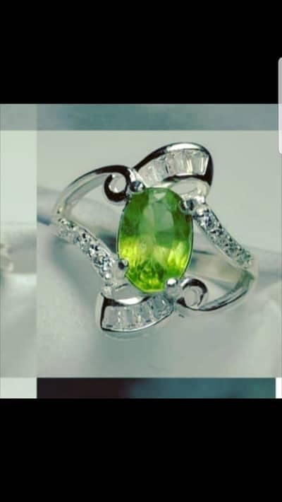 Gorgeous Pure Silver Ring of Natural Peridot