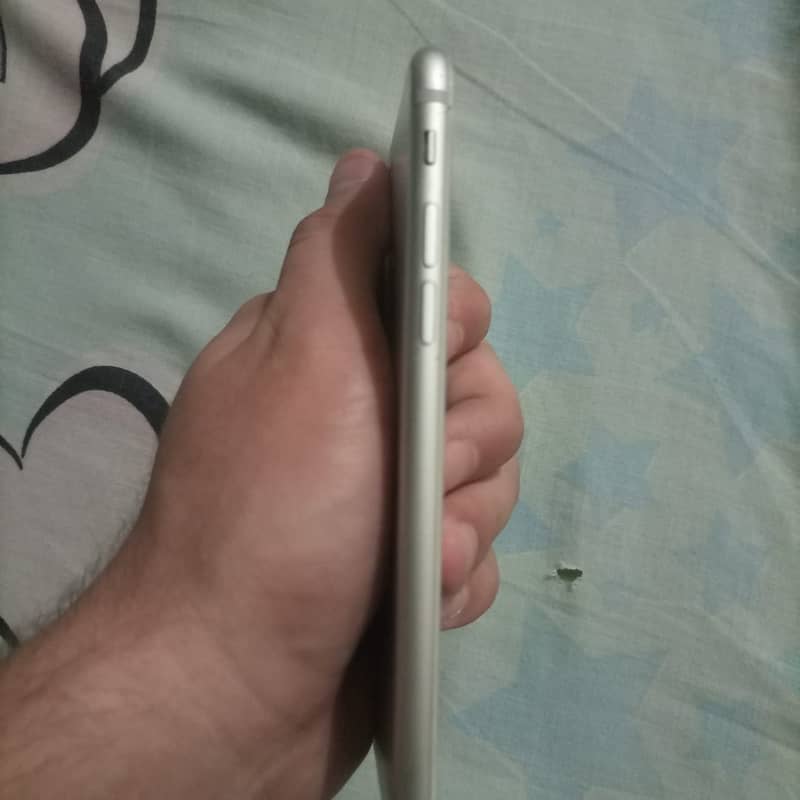 Apple iPhone 7 1