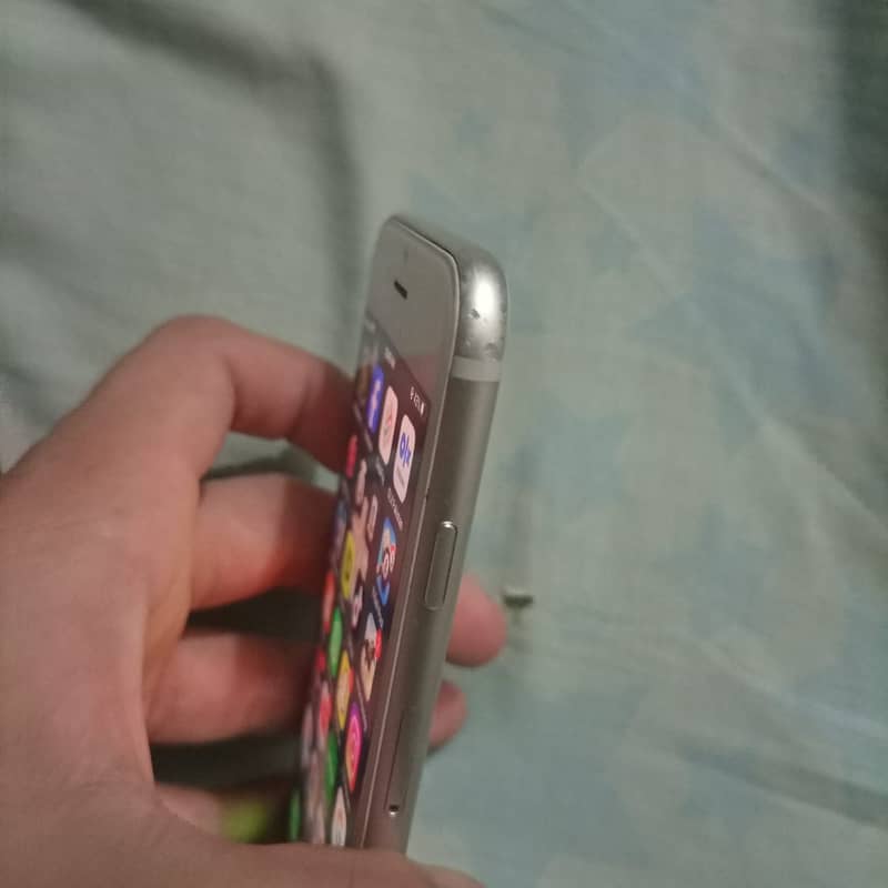 Apple iPhone 7 3