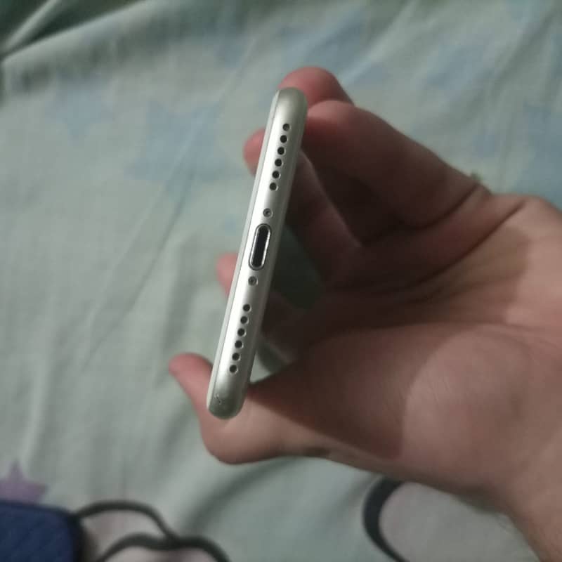 Apple iPhone 7 4