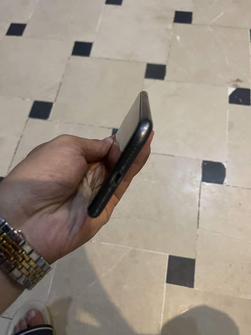 Apple iPhone 11 3