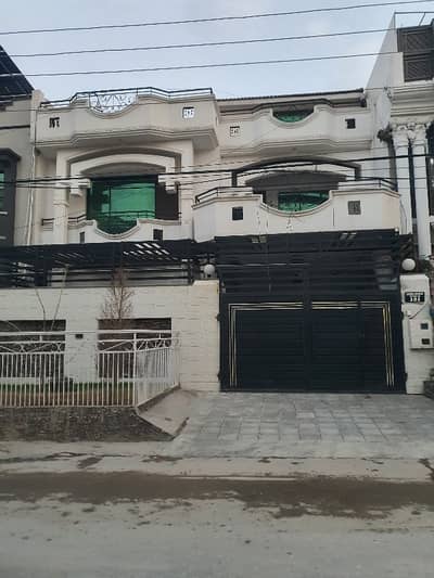 Upper Portion For Rent Main Boulevard