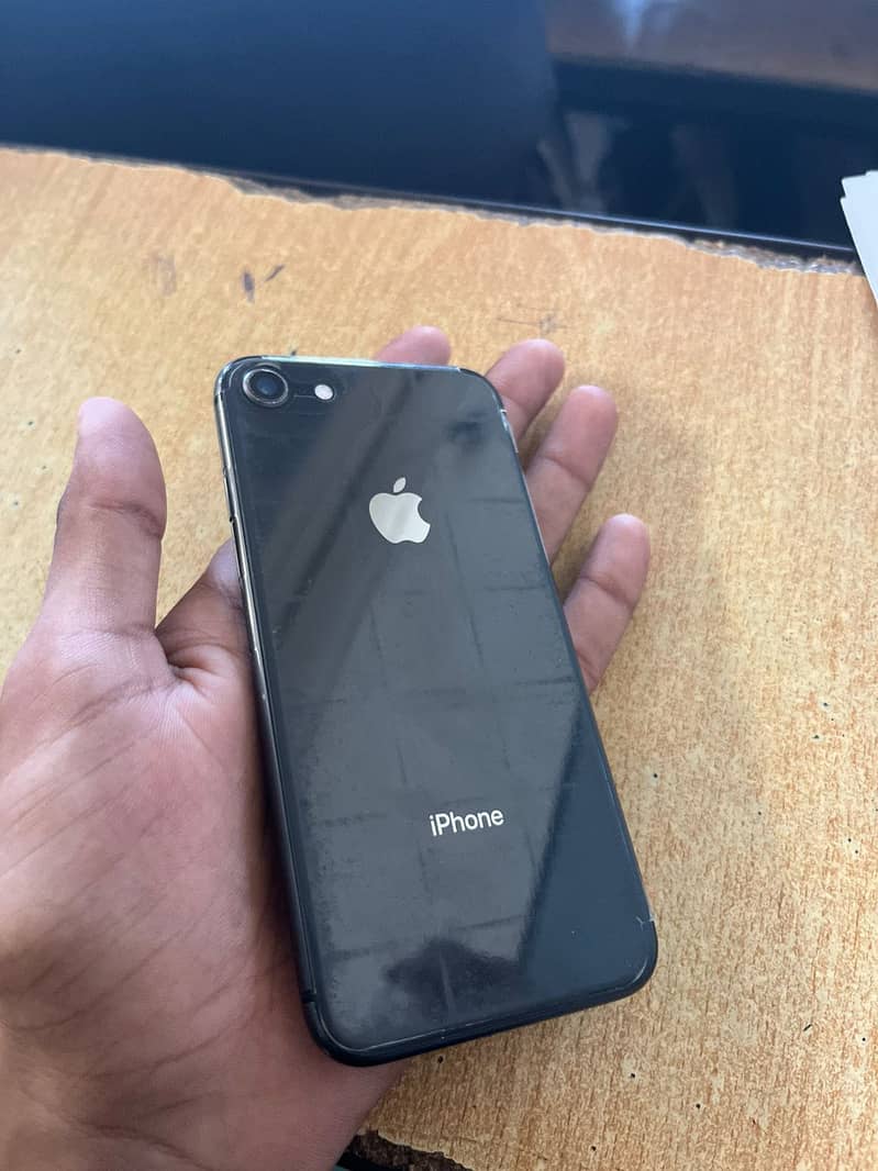 Apple iPhone 8 1