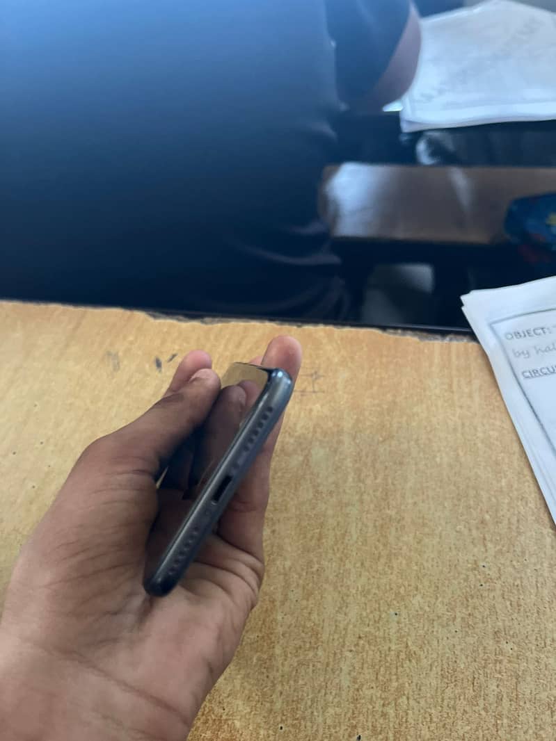 Apple iPhone 8 3