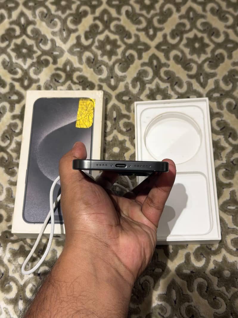 Apple iPhone 15 Pro Max 2