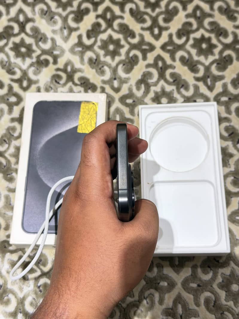 Apple iPhone 15 Pro Max 3
