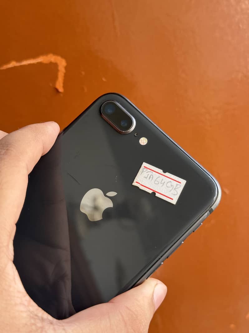 Apple iPhone 8 Plus 1