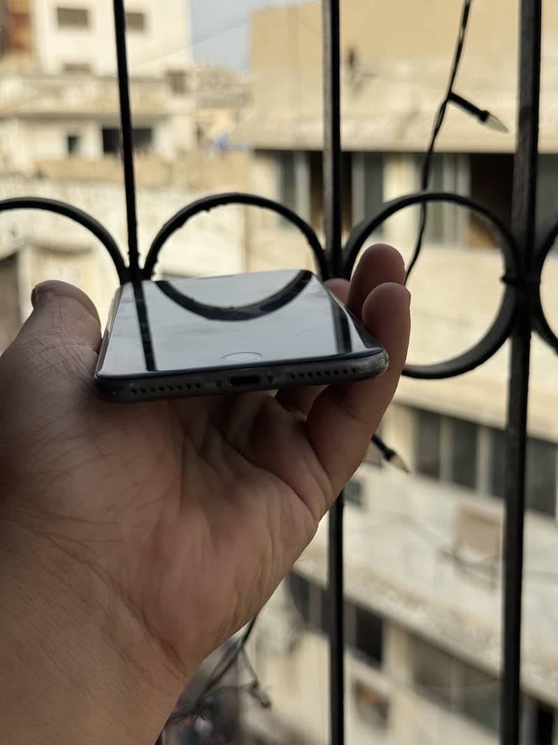 Apple iPhone 8 Plus 2