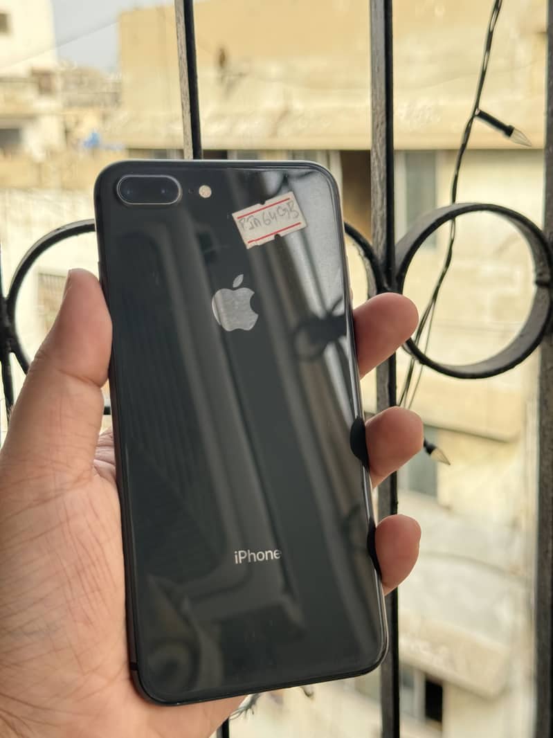 Apple iPhone 8 Plus 3
