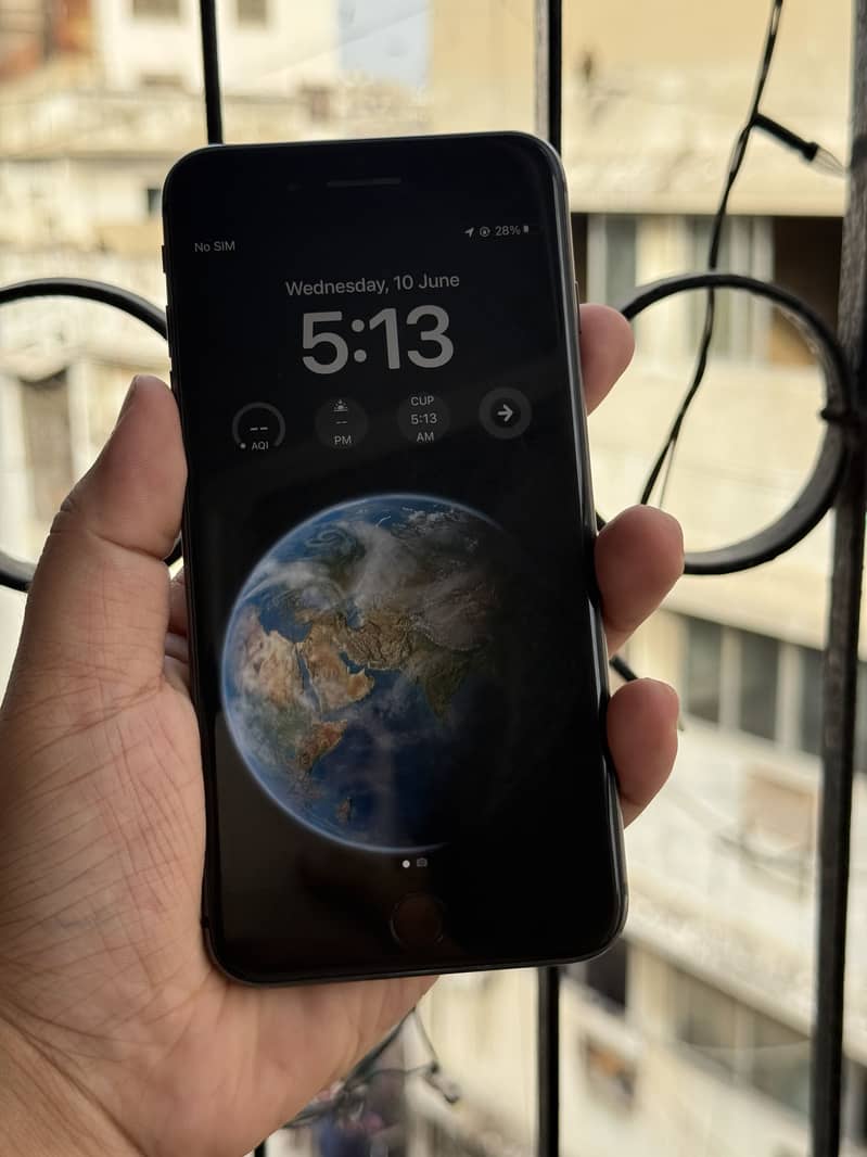 Apple iPhone 8 Plus 4