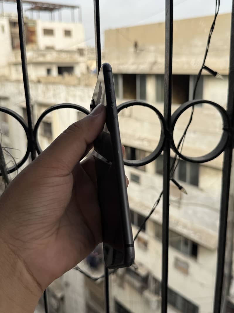 Apple iPhone 8 Plus 5
