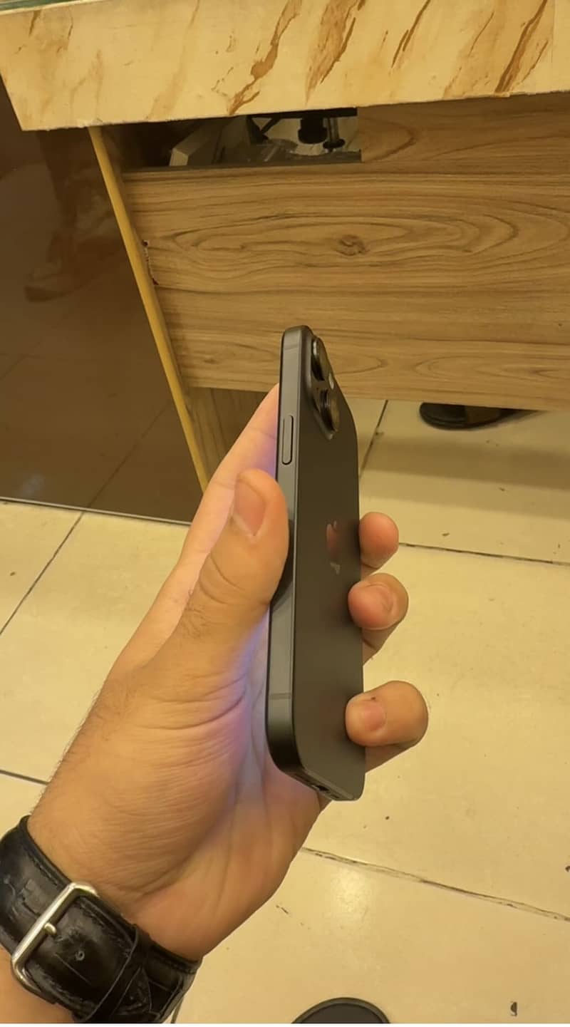 Apple iPhone 15 2