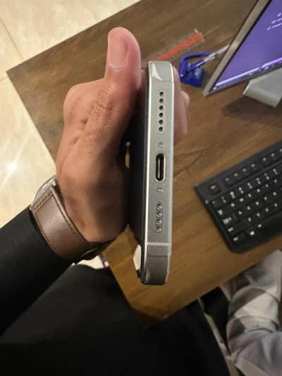 Apple iPhone 16 Pro Max 03-4-8-49-8-8-491