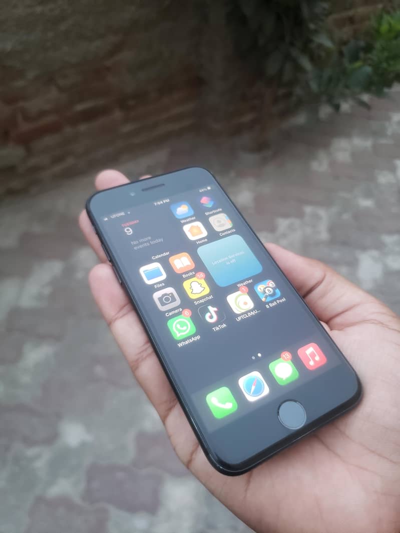 Apple iPhone 7 2