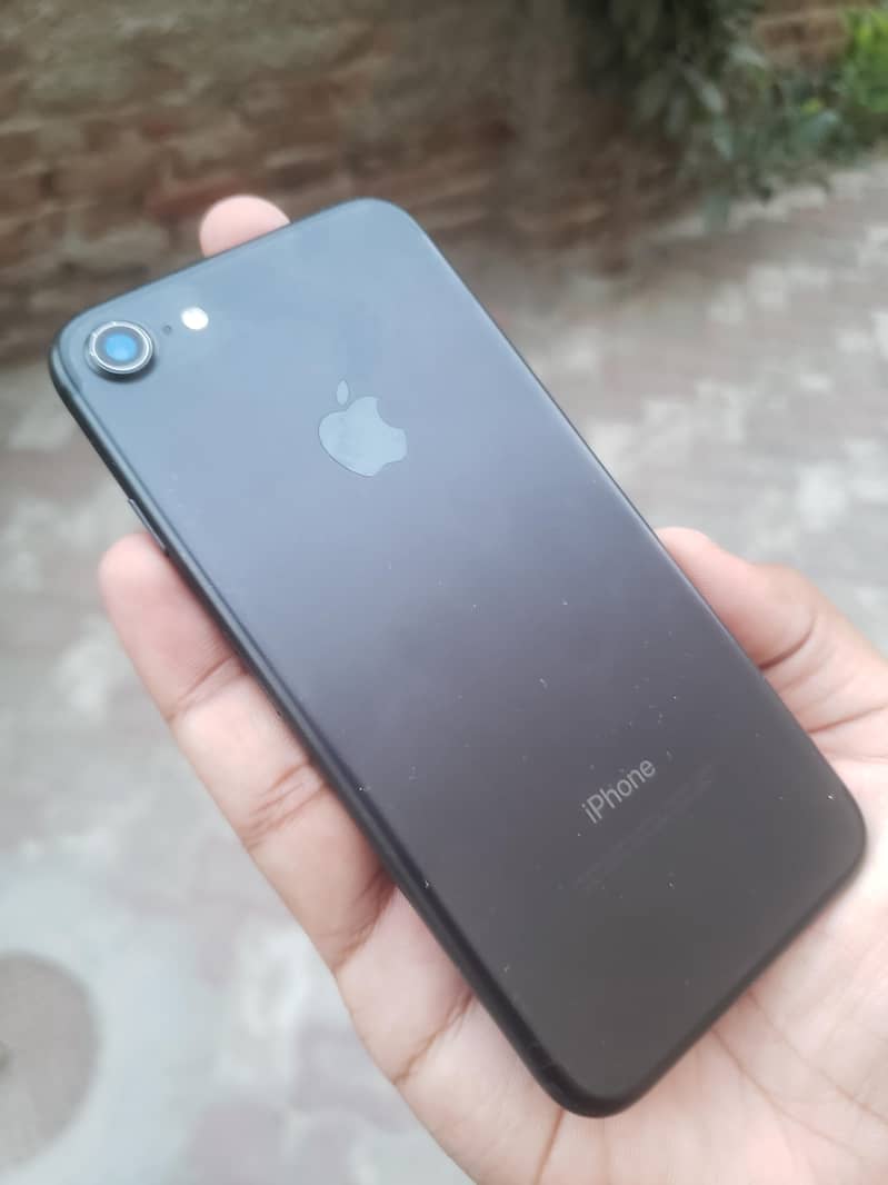Apple iPhone 7 3
