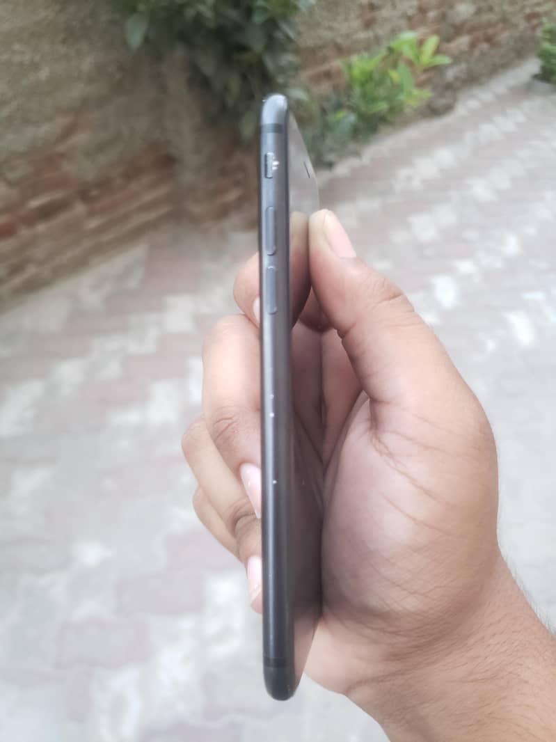 Apple iPhone 7 4