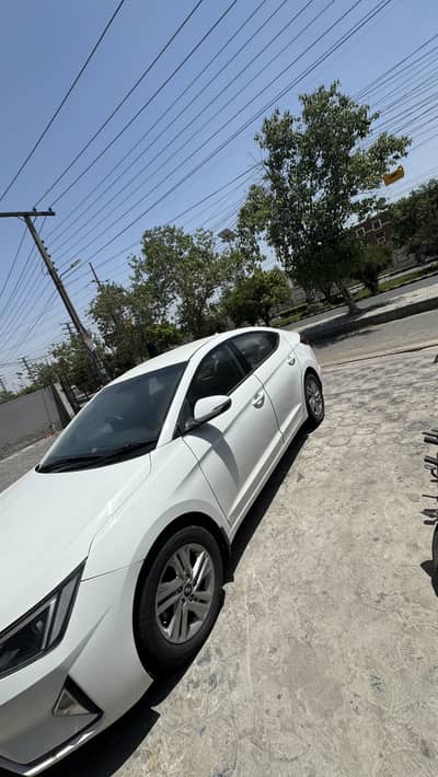Hyundai Elantra 2022