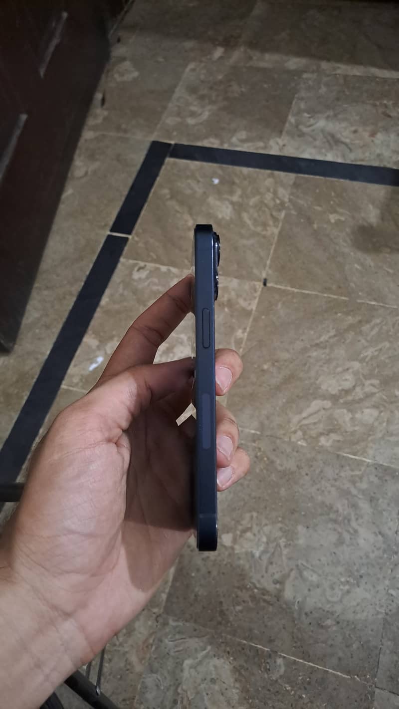 Apple iPhone 14 3