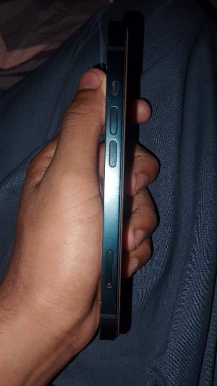 Apple iPhone 13 2