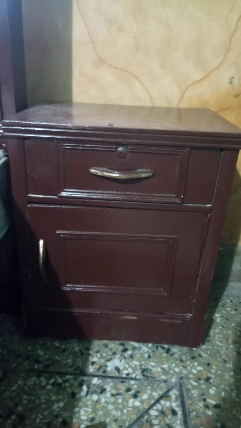 bed side table dressing 0