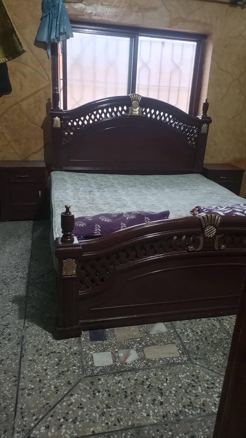 bed side table dressing 3