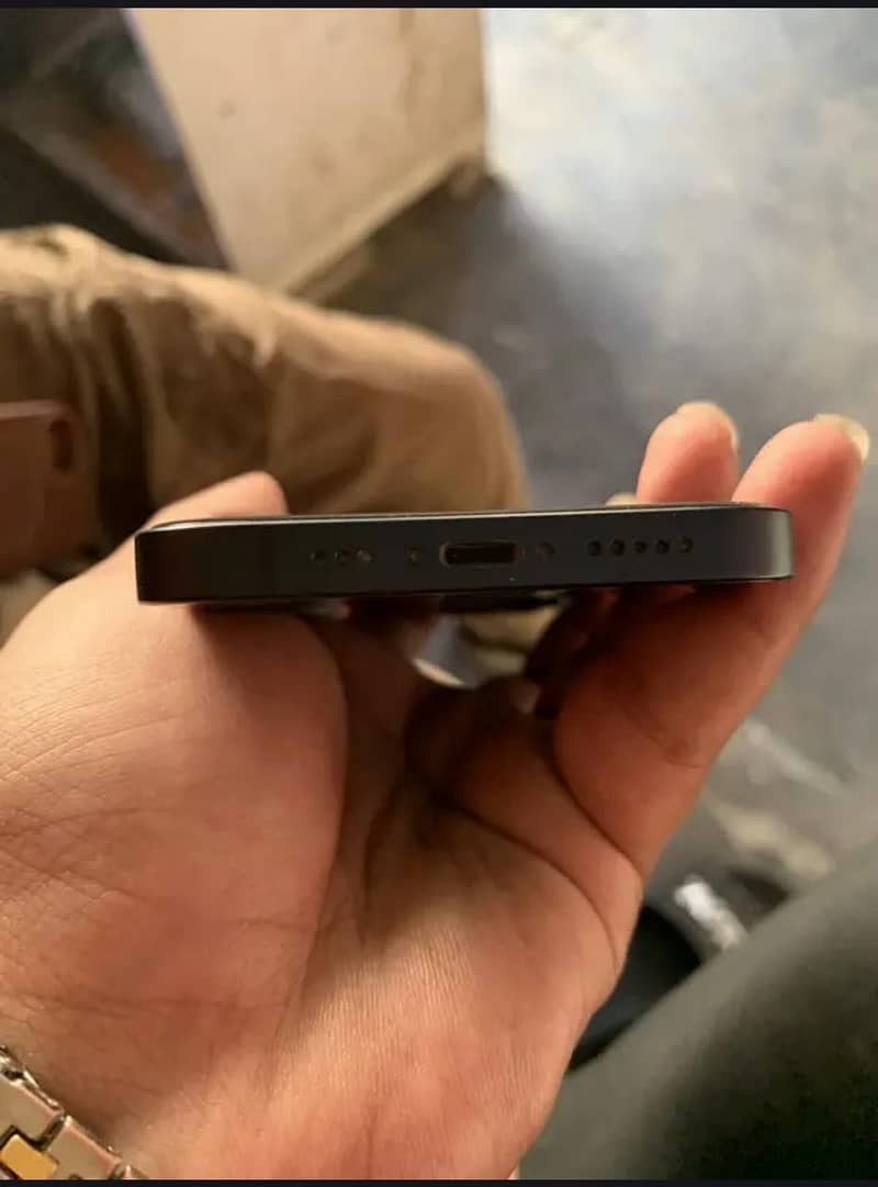iPhone 13 3