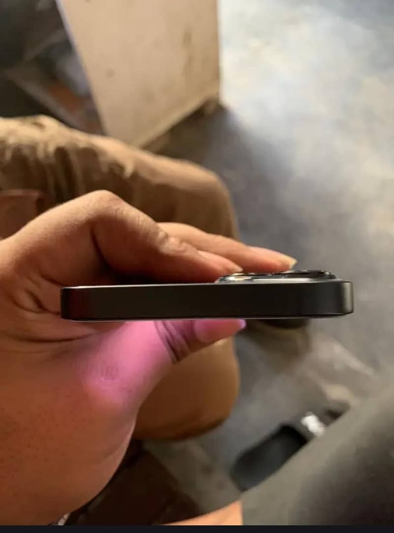 iPhone 13 4