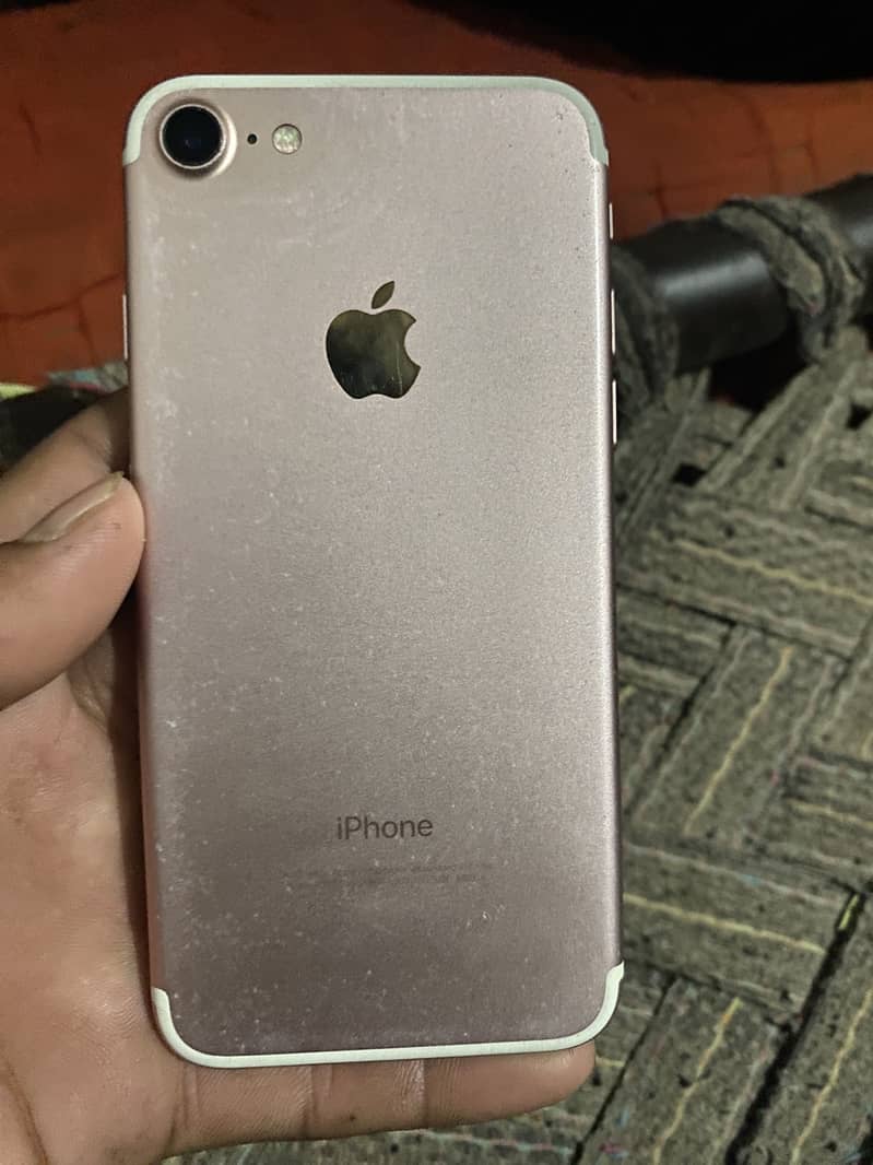 Apple iPhone 7 0