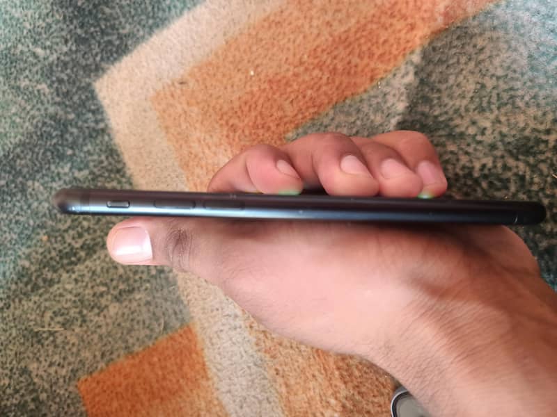 Apple iPhone 7 3