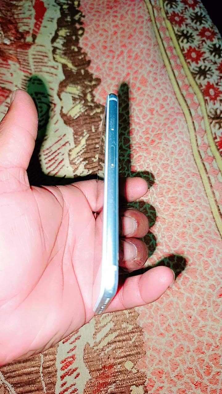 Apple iPhone 8 1