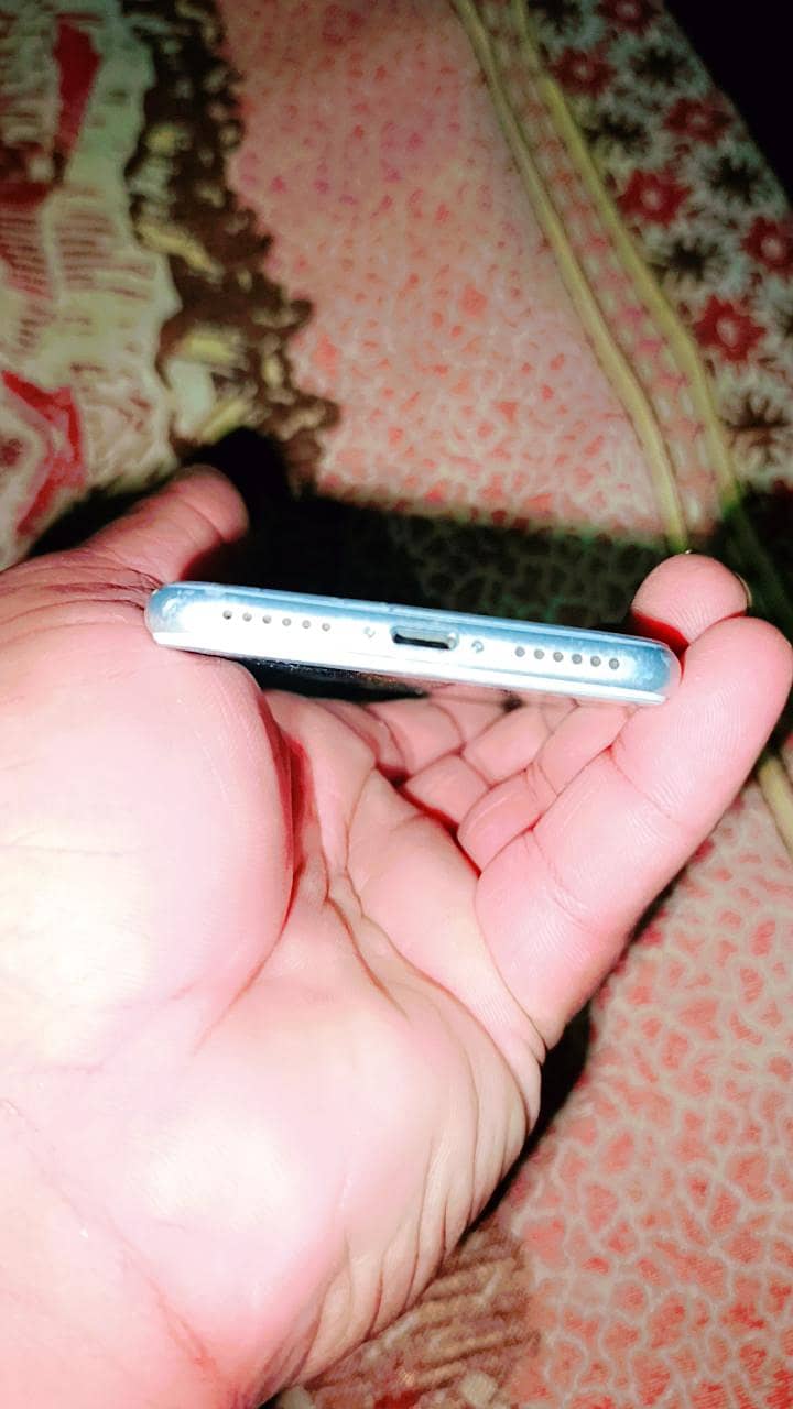 Apple iPhone 8 3