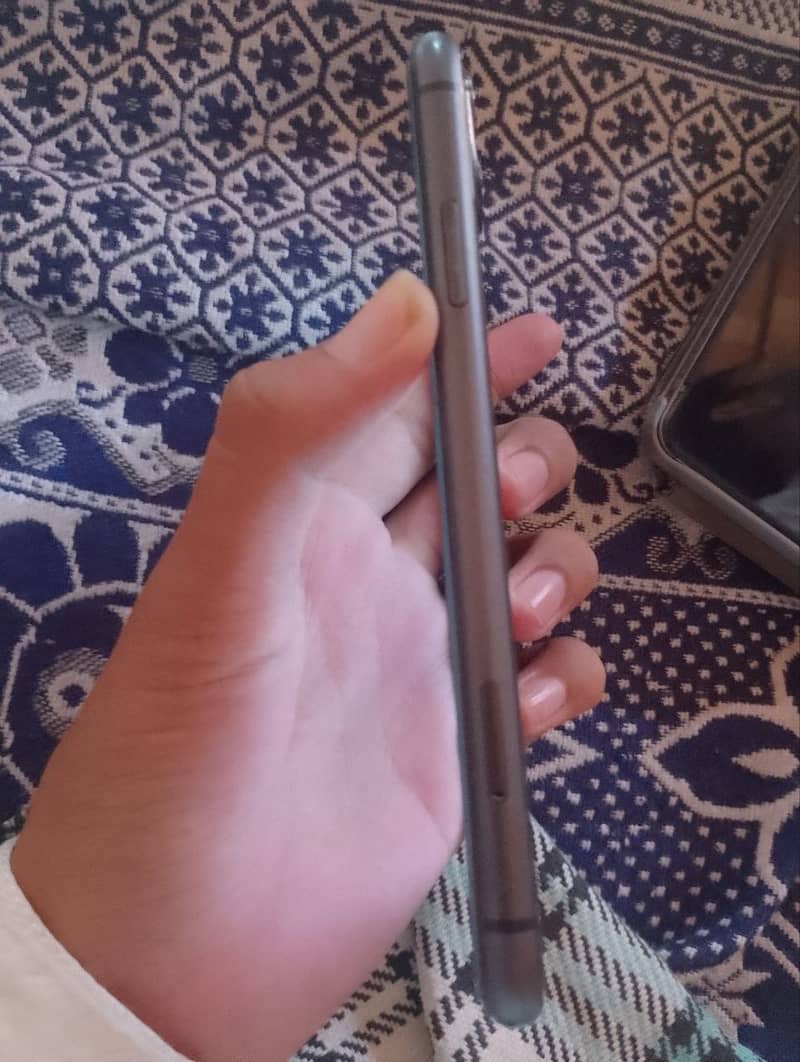 Apple iPhone 11 3