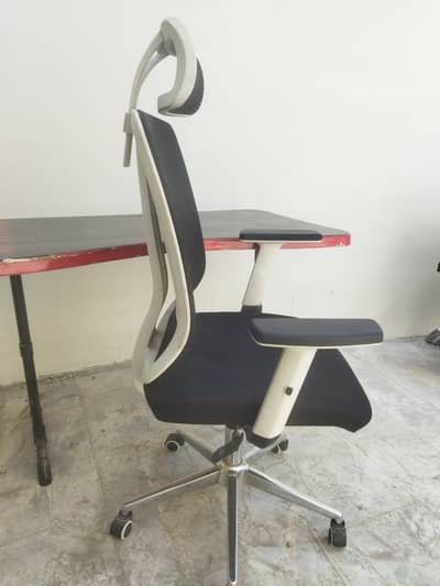 Gaming Chair & Table