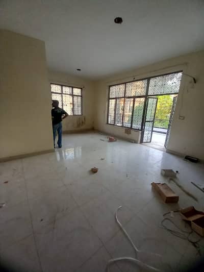 10 MARLA UPPER PORTION IDEAL LOCATION IN AIT