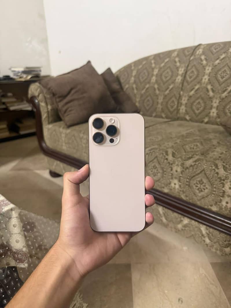 Apple iPhone 16 Pro Max 0