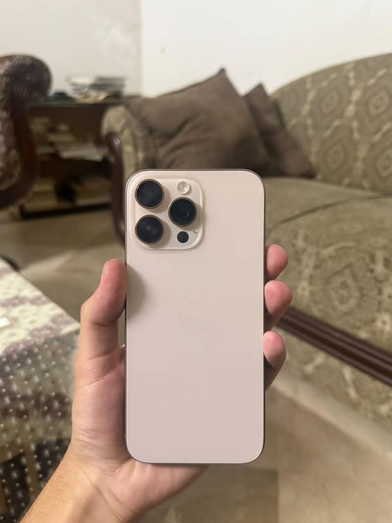 Apple iPhone 16 Pro Max 1