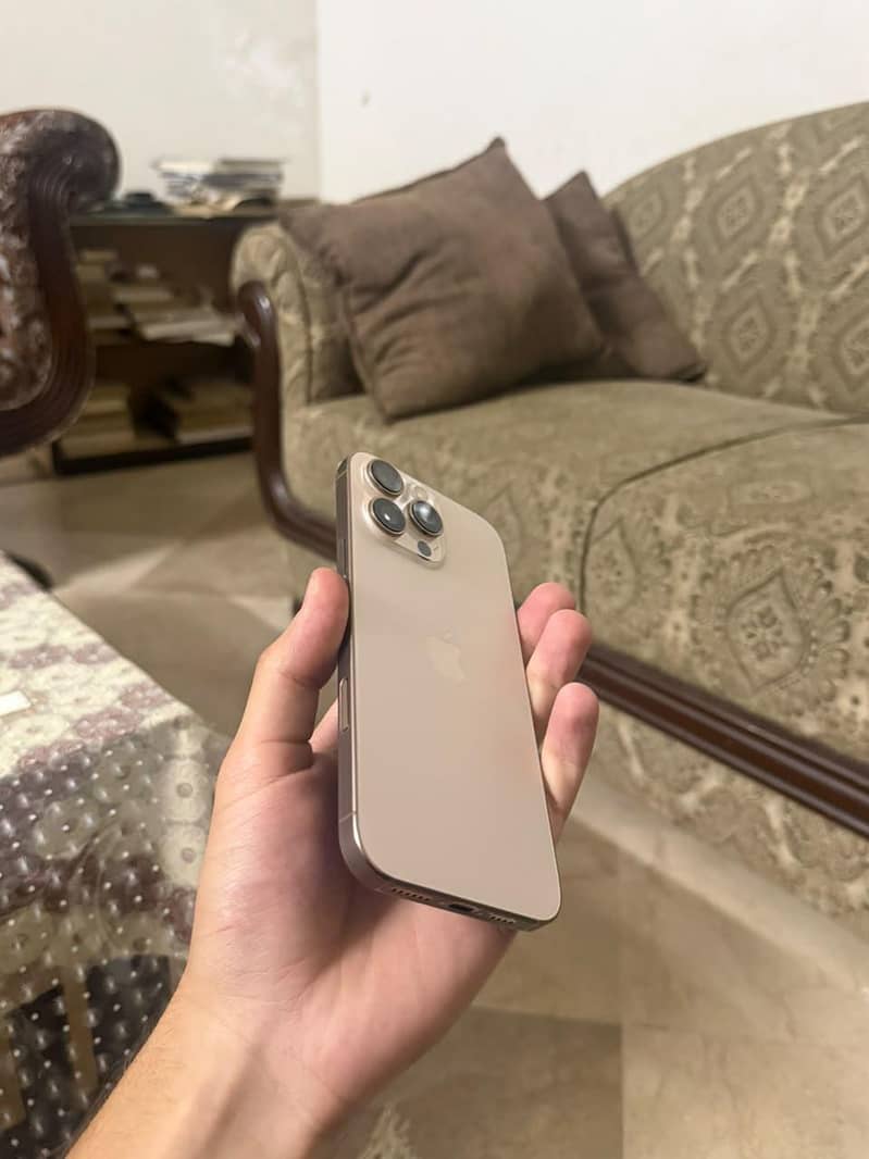 Apple iPhone 16 Pro Max 3