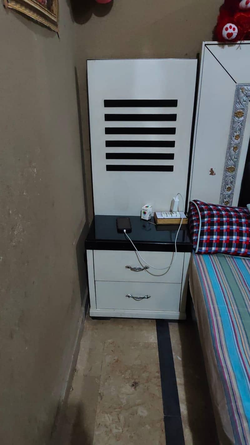 vip bed set with drasing table and side table 1