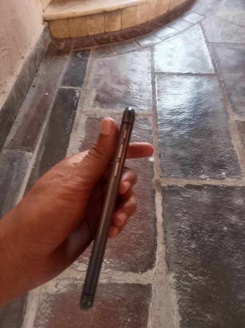 Apple iPhone 11 3