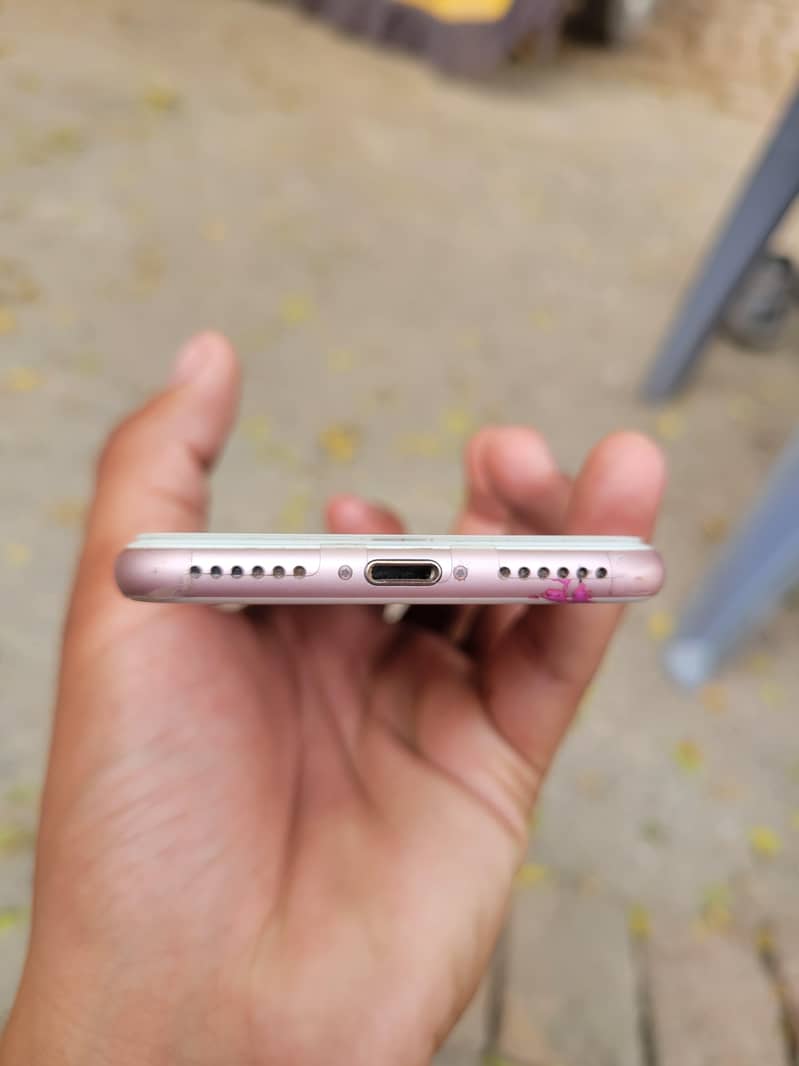 Apple iPhone 7 4