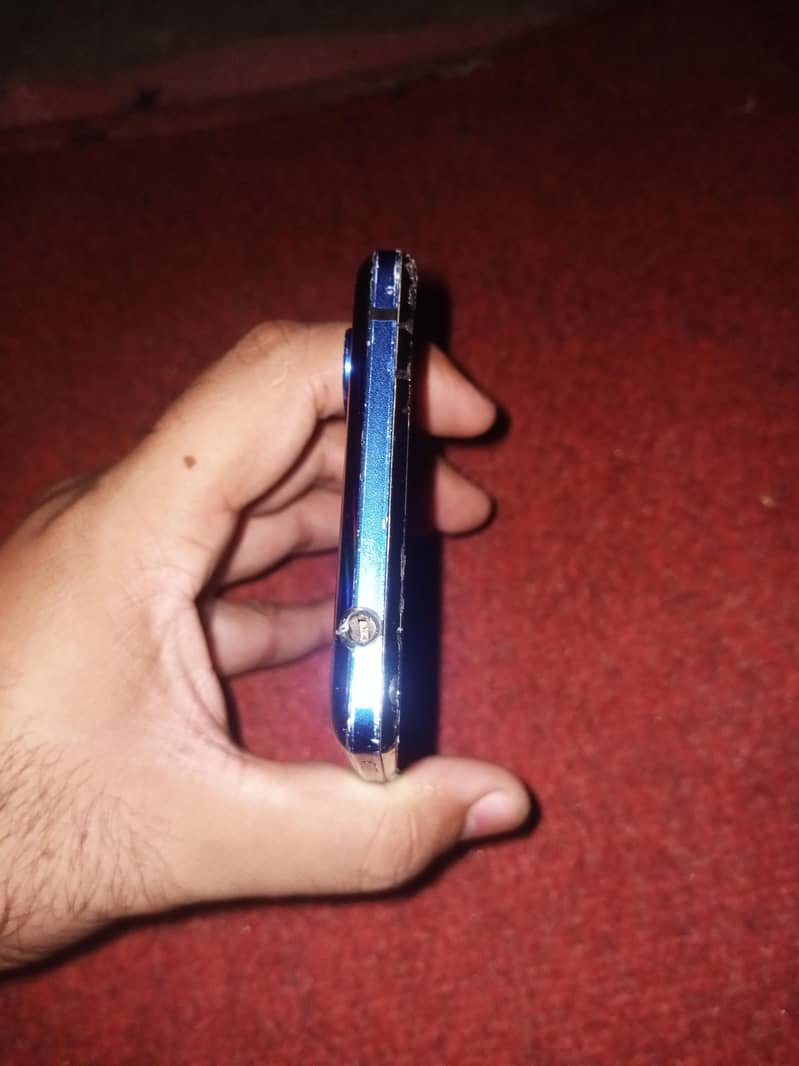 Sharp Aquos R5G 1